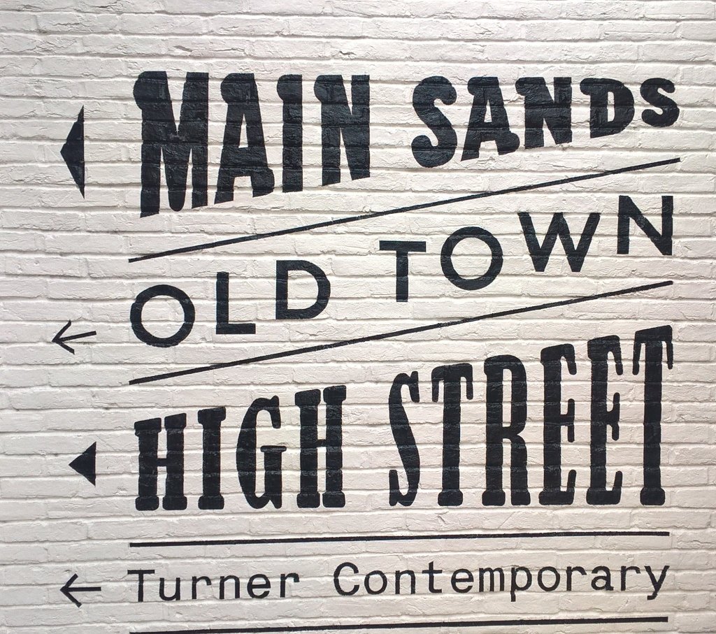 I love this sign in The Centre with directions to <a href="/beachMARGATE/">MargateMainSands</a> <a href="/OldTownMargate/">O L D T O W N M A R G A T E</a> #HighStreet <a href="/TCMargate/">Turner Contemporary</a> #Margate