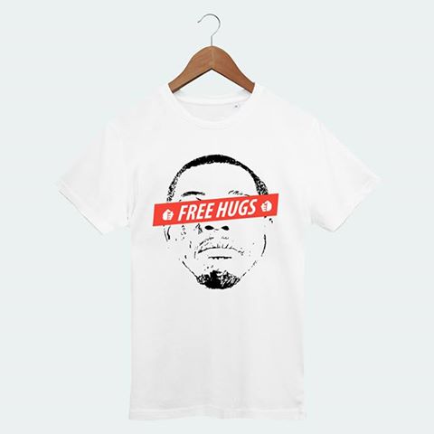 Plaisir d'offrir, joie de recevoir !
#jesuispasunpantin #freehugs #respect 
tunetoo.com/t-shirt-homme-…