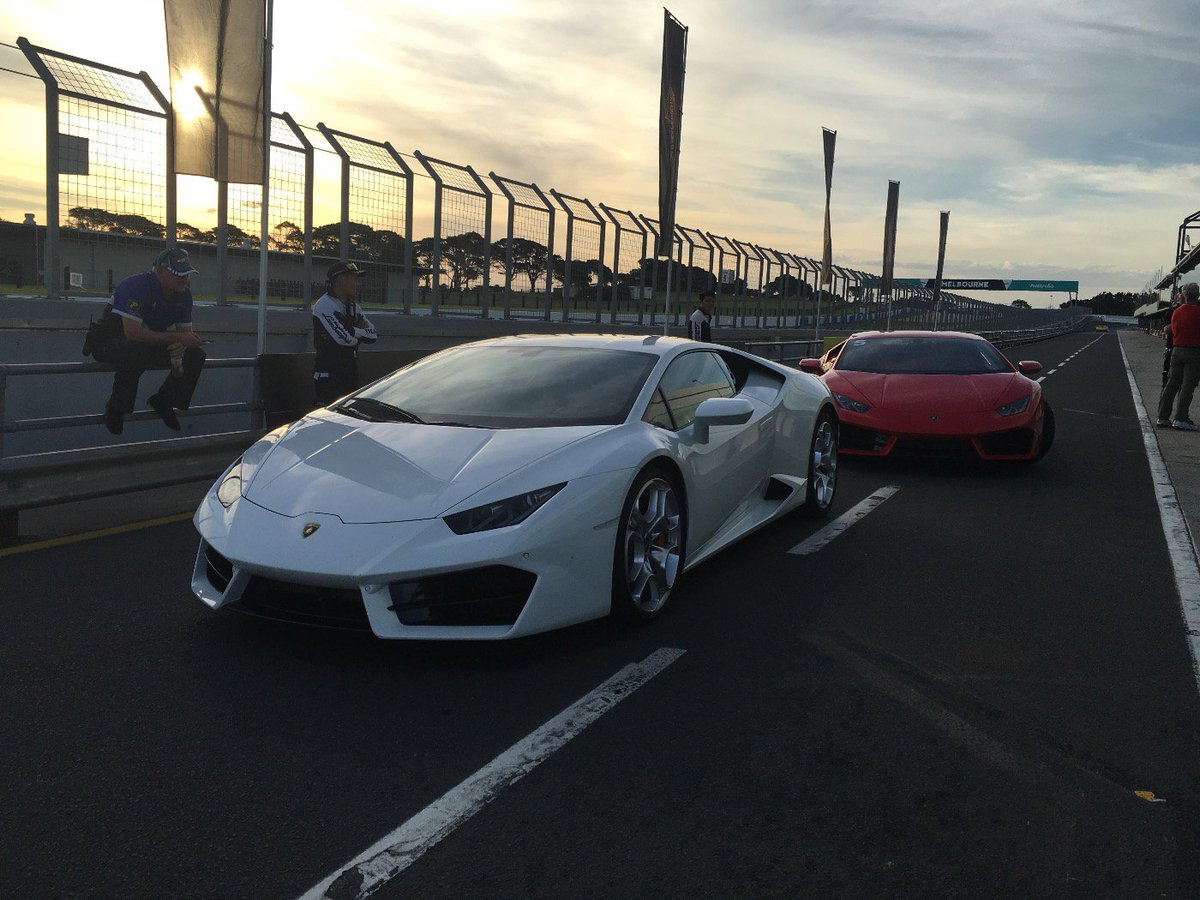 TMRTim's tweet image. Yup, 2WD would seem to 'cut the mustard' #Lamborghini #Huracan LP 580-2 fading light @phillipisland. Review @TMRnews