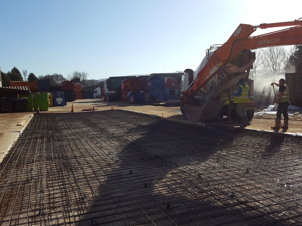 Rhmawdsleyltd's tweet photo. Lovely day for a concrete pour! @CEMEX_UK arriving bang on time 👍 https://t.co/43UP6g6OI5