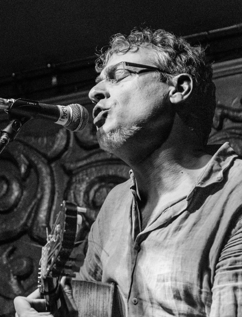 De_CarneyHueso's tweet photo. Este viernes penúltimas #cantatas en @cafedelkosako se va a liar bien gorda! #morritos https://t.co/EhQwsobvzO