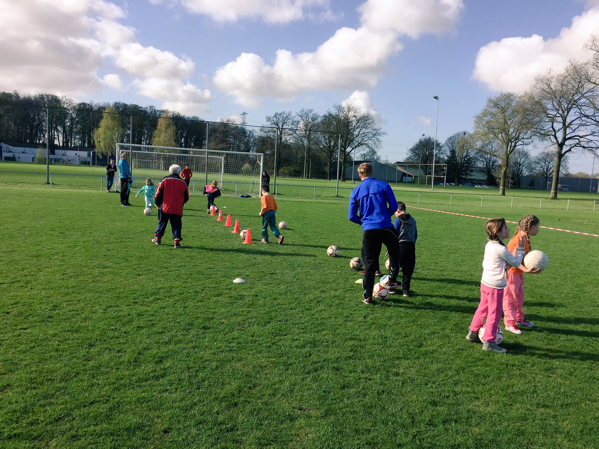 FSvanBerkel's tweet photo. Ook @zuideschmarke en #DiscDevils verzorgen een workshop. #TwentseSportweek https://t.co/Vl7mVA2OND