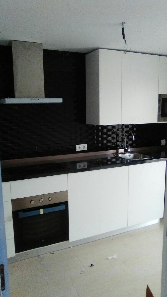 Eryoshe's tweet photo. Acabamos de entregar esta #reformaexpress en #Lleida #papelpintado #lamparas #cocina #baño #parket Gracias! https://t.co/GcboFQv6KF