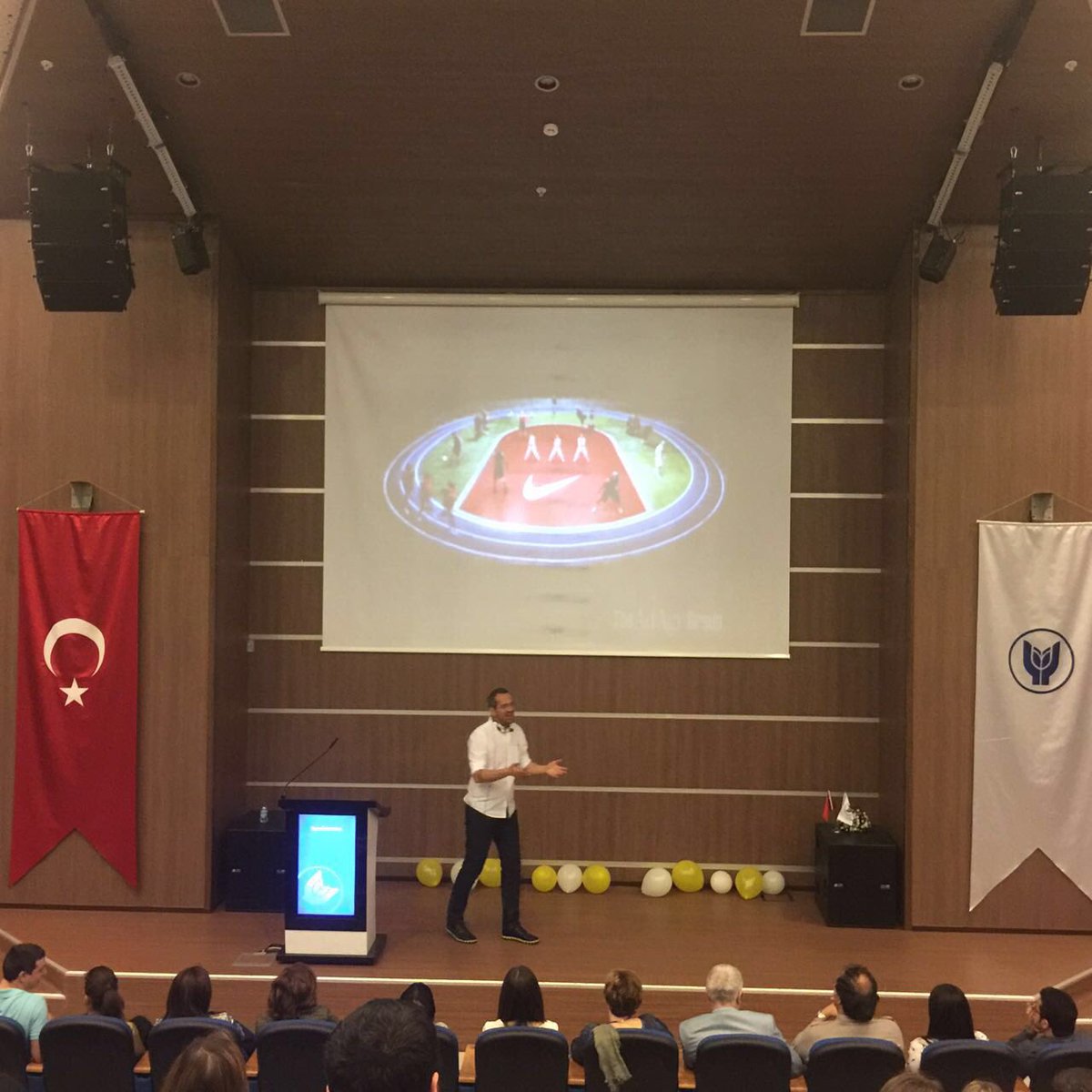 Yasar_AW's tweet photo. FCB ARTGROUP'tan Yaratıcı Direktör Engin Kafadar ile söyleşimiz başladı. #awyasar #yasaruniversitesi #fcbartgroup https://t.co/uujSzsEJl1