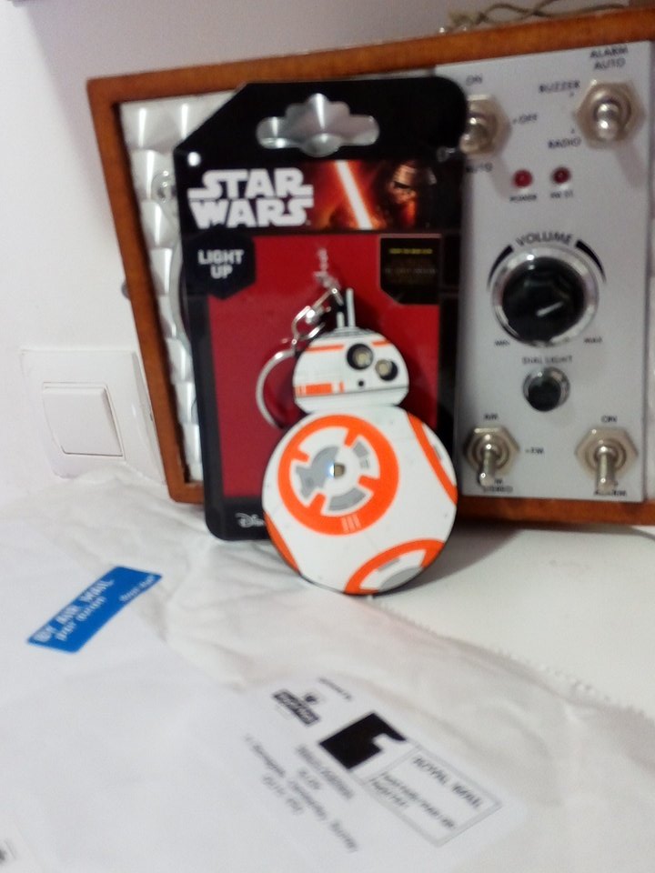 eugumo's tweet photo. Llega un paquete que yo no he encargado.
Sea quien sea quién me lo ha regalado
 Gracias. Es la leche. https://t.co/2X7LdtbMDY