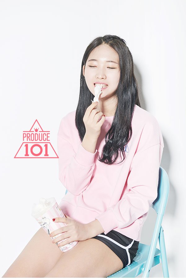 thekoreacoco's tweet photo. Produce 101's Trainee Kim Sihyeon wipes her Instagram -  https://t.co/6cGPzD13n7 https://t.co/VyKxGNgIfJ