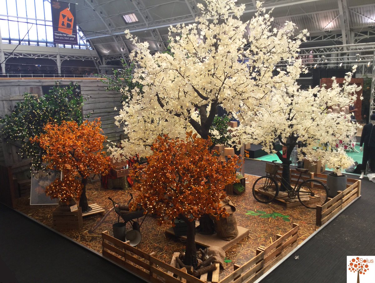 SolusL's tweet image. Our stand is ready &amp;amp; we're excited for the next 2 days!! @VMDisplayShow Come see us at stand F4 #inspiration