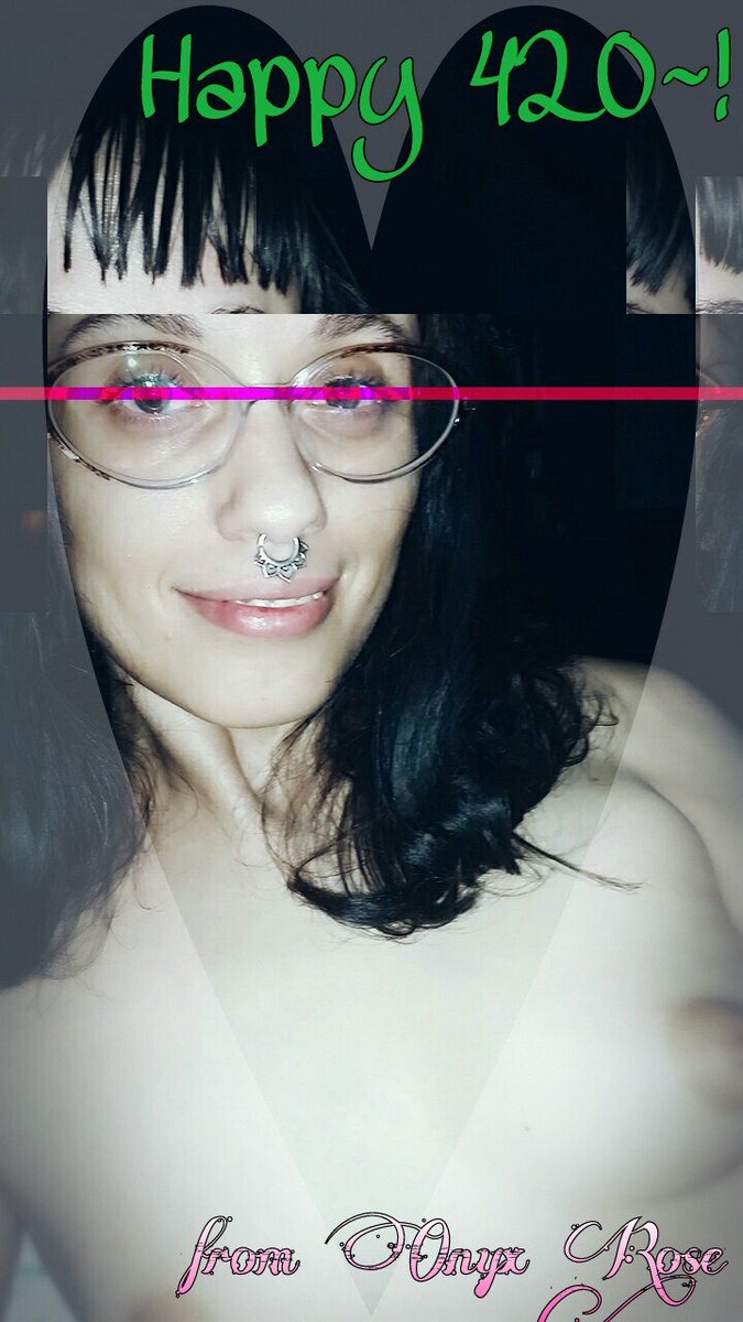 Sara_R_DeLaCruz's tweet photo. Oh shit, 3,300 followers! #ThankYou #ThankYouVeryMuch 
💖👽💖✨👽✨💖👽💖 #blazed #toasty #high #AlienGirl #FaeBaby #XXX #me https://t.co/xxUuILbuCF