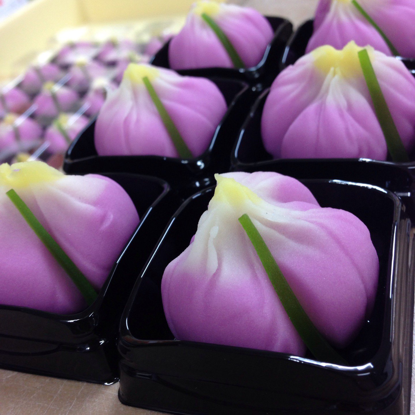 サクラモチ 花菖蒲 練り切り製 こし餡 重ねぼかし 茶巾 木ベラ仕上げ 緑羊羹 和菓子 練り切り 花菖蒲 はなしょうぶ 御菓子司 大城製菓 T Co Kjq8jvffkx T Co Oszmvo1tus Twitter