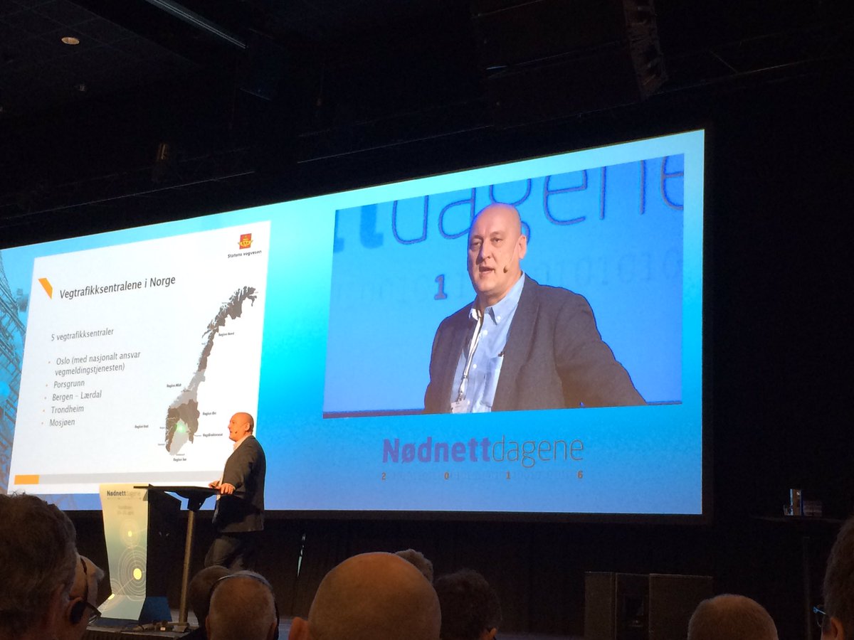Nødnettdagene 2016: Kontorsjef Kai Gundersen orienterer om <a href="/VTSost/">Vegtrafikksentralen øst</a> og tunnelstyring fra #kontrollrom. #nødnett