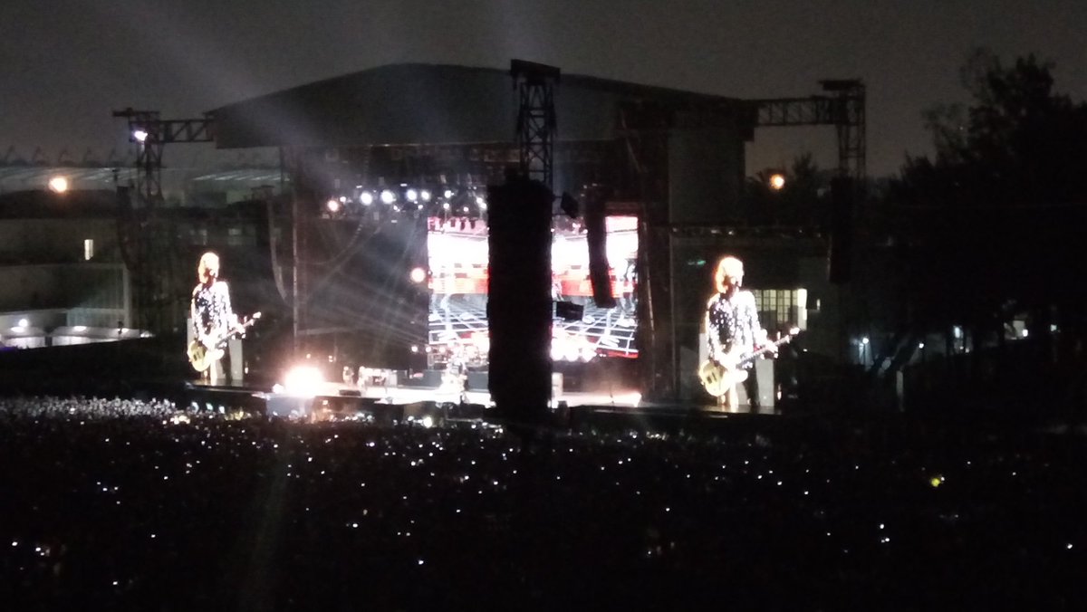 pp_cortes's tweet photo. Brutal Guns N' Roses, Axl Rose no decepcionó y Slash es un maldito Dios #GnFnR #GunsNRosesMexico https://t.co/2H2AsFAYva