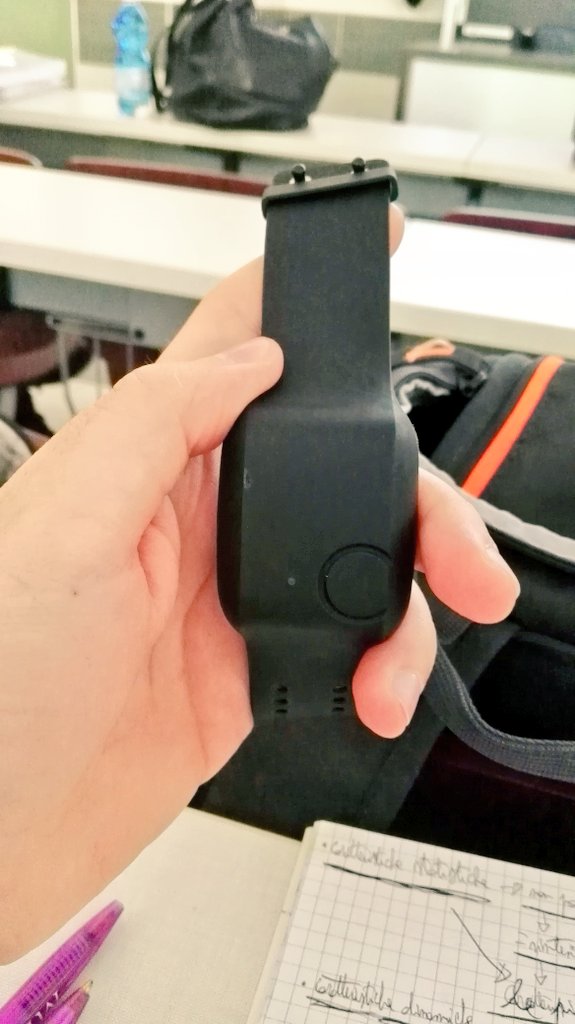 DavidePistorio's tweet photo. A lezione di Pervasive #eHealth con l'E4 #wristband di @empatica.

#digitalhealth #ehealthnet #wearables #salute https://t.co/zY4ipiTzAx