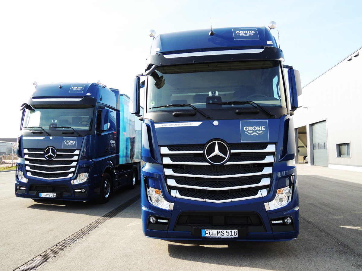 promotiontrucks's tweet photo. Groß, größer, GIANTS - die GROHE-Supertrucks rollen XL-Showrooms quer durch Europa: https://t.co/Yn7HrsdQ74 https://t.co/DxmClzQauZ