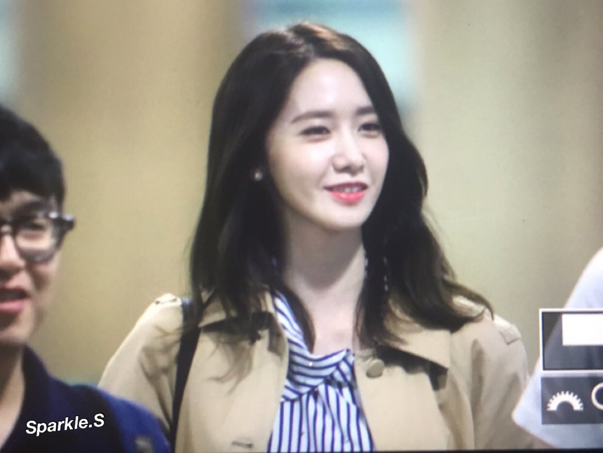 [PIC][20-04-2016]YoonA trở về Hàn Quốc + Đáp chuyến bay sang Nhật Bản dự sự kiện "Louis Vuitton Exhibition" vào chiều nay CgeWXWKW8AAHa4F