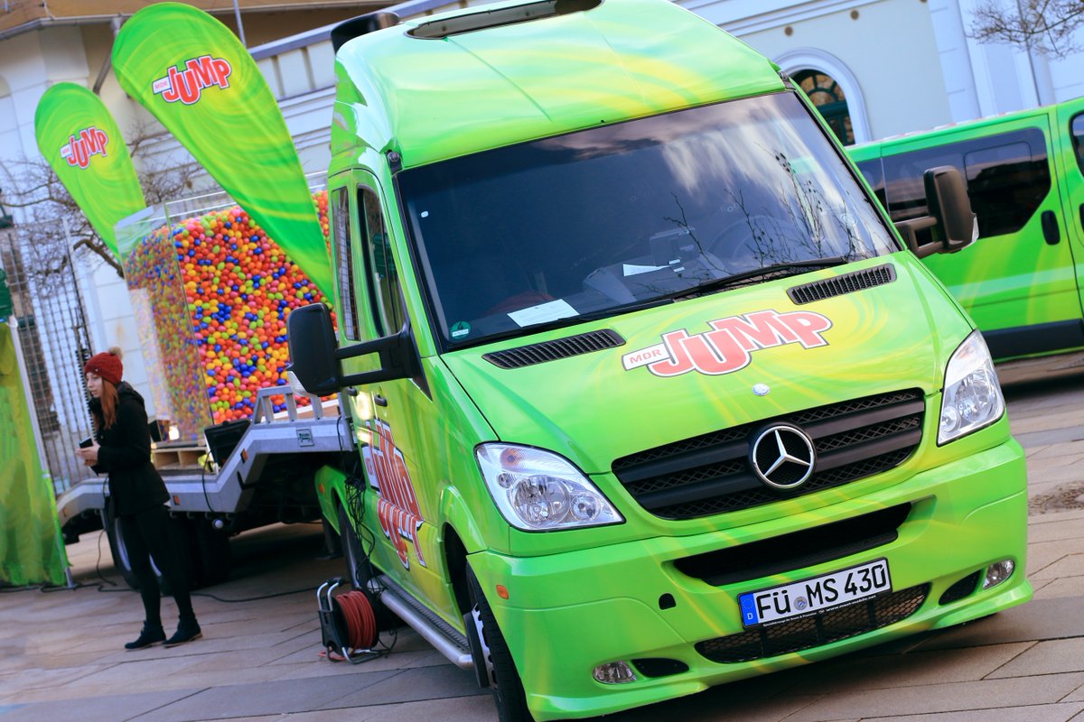 promotiontrucks's tweet photo. Wie viele Eier sind in der Box? #MDR JUMP kam zu Ostern mit dem #Eiertruck zu seinen Hörern: https://t.co/wtH3R65Ex9 https://t.co/chGcAGZ43n