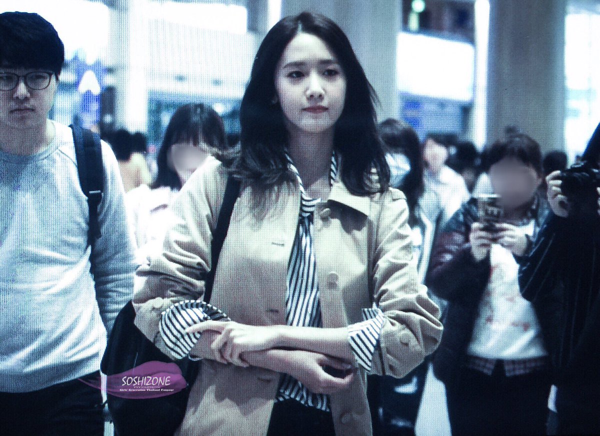 [PIC][20-04-2016]YoonA trở về Hàn Quốc + Đáp chuyến bay sang Nhật Bản dự sự kiện "Louis Vuitton Exhibition" vào chiều nay CgeaAqlWcAA9Zwb