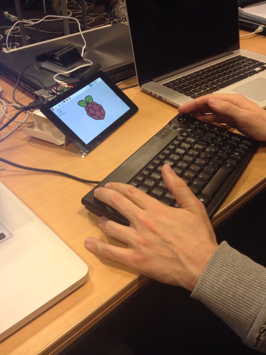 gautier_maillen's tweet photo. On se prépare pour le Cocktail Challenge de ce week-end !
#makewallonia #sdlc16 https://t.co/6jZYbgraKC