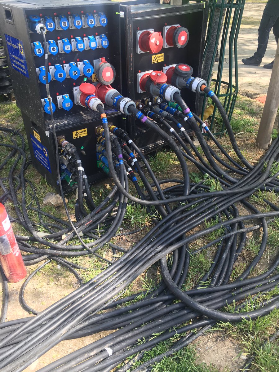 Le_Tone's tweet photo. Cool #parisgp #FormulaE https://t.co/d4cYp6WhpL