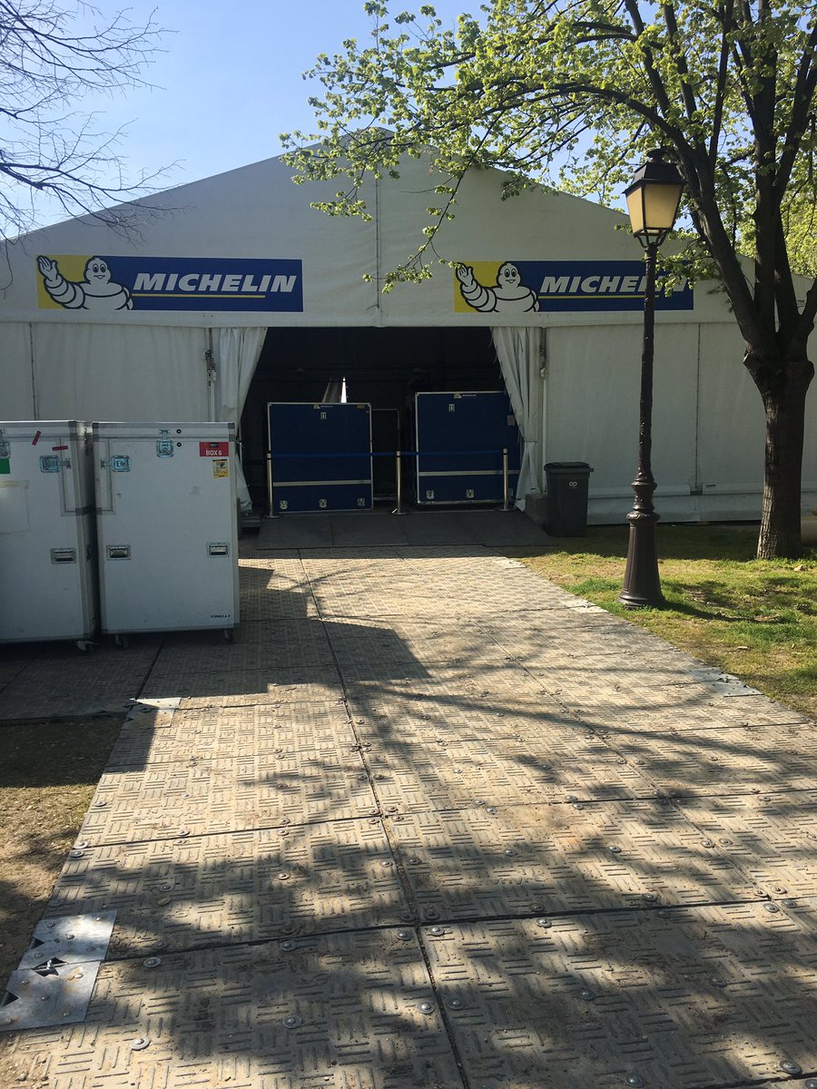 Le_Tone's tweet photo. Cool #parisgp #FormulaE https://t.co/d4cYp6WhpL
