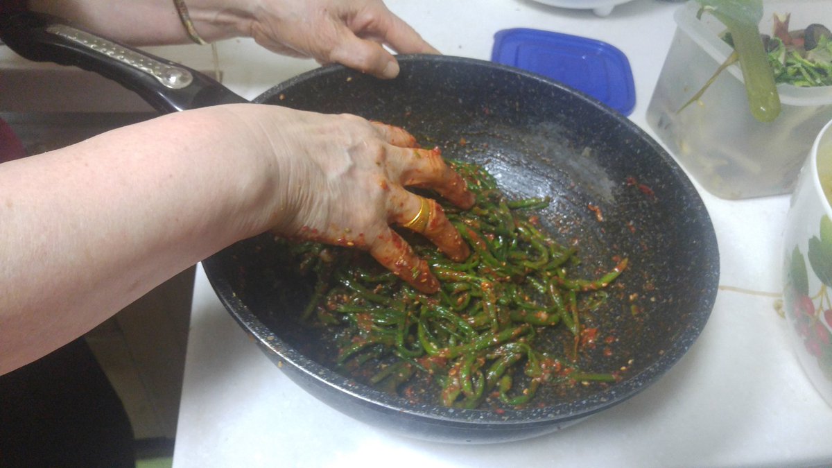 아내의 솜씨 발휘 미나리 무침!!