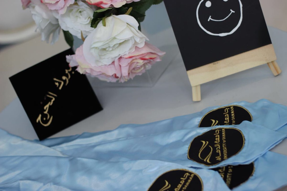 IAU_ca's tweet photo. احتفاء #كلية_الاداب بخريجاتها خلال توزيع عباءات ووشاحات التخرج 🎓😍
@Gr_Ceremony 
#تخرج_٣٧ #جامعة_الدمام https://t.co/KCSo2ElF6J
