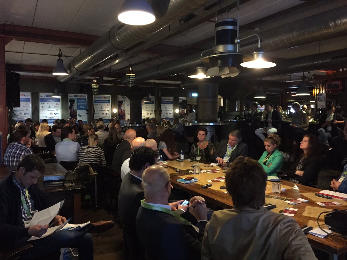 En ook in het Ketelhuis volle bak in het Better Practices Theater 'whatsapp in customer service' #mc16