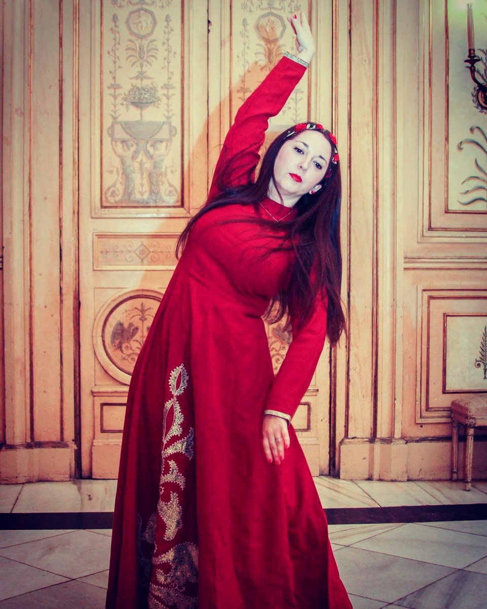 ArattaEnsemble's tweet photo. Esther Asensi es nuestra bailarina 🎶🎵 síguenos en https://t.co/9lpd942UCQ para más fotos e info 😄 https://t.co/Ll280a3WOg