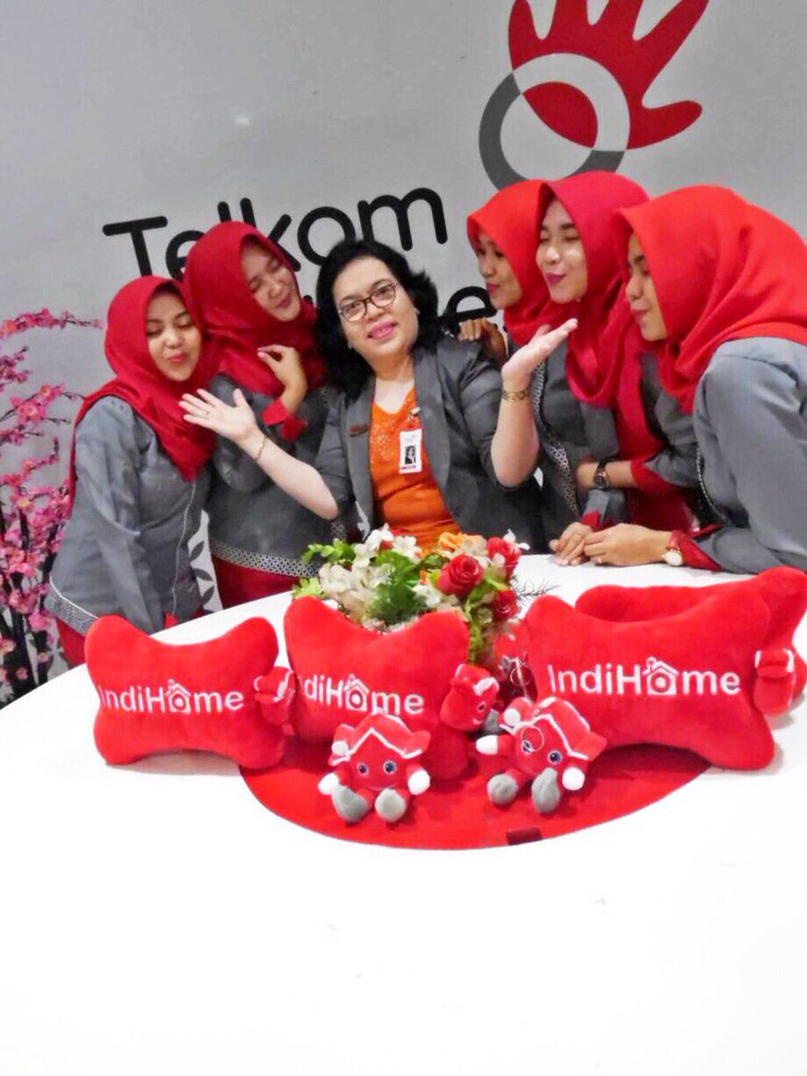 wawanurfatwaa's tweet photo. we're ready for tomorrow 🎉 #TelkomKartini #kartiniindihome #plasatelkombalaikota #makassar  @TelkomIndonesia ❣ https://t.co/8TTzTNRP7o