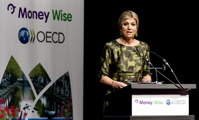 koninklijkhuis's tweet photo. Via financiële educatie naar financiële stabiliteit. Koningin Máxima spreekt bij symposium OESO @OECD @MoneyWiseNL https://t.co/6Bvk81HzdK