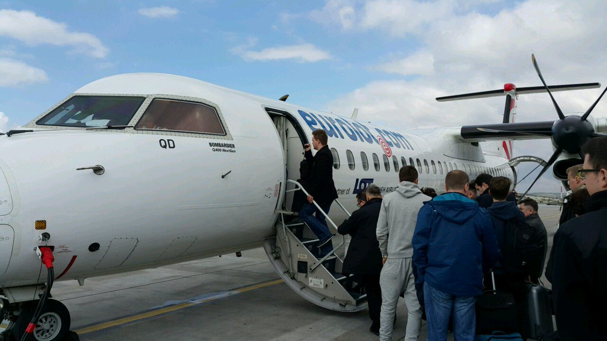 techManiaK's tweet photo. JUż w drodze na Global Press Conference do NYC #nextatacer i nie, to nie jest Dreamliner :) to autobus do WAW z KRK https://t.co/8ITjA4Hr1V