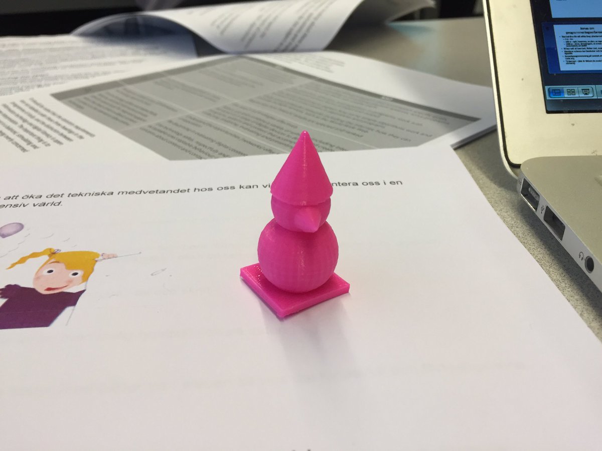 Fermat16's tweet photo. #ntkonf #ntutvecklare. Idag kör vi programmering med NT-utvecklarna Resultat:  3D-skrivaren kan printa en figur :-) https://t.co/Q3fuElPNot