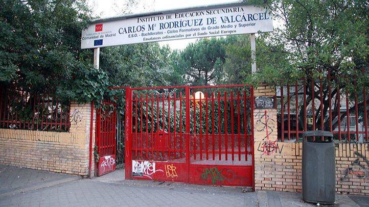 Madridiario's tweet photo. El IES Valcárcel , en Moratalaz, perderá la familia de Automoción https://t.co/y01h4pVpLC @AccionValcarcel https://t.co/R9nSGCXSTm