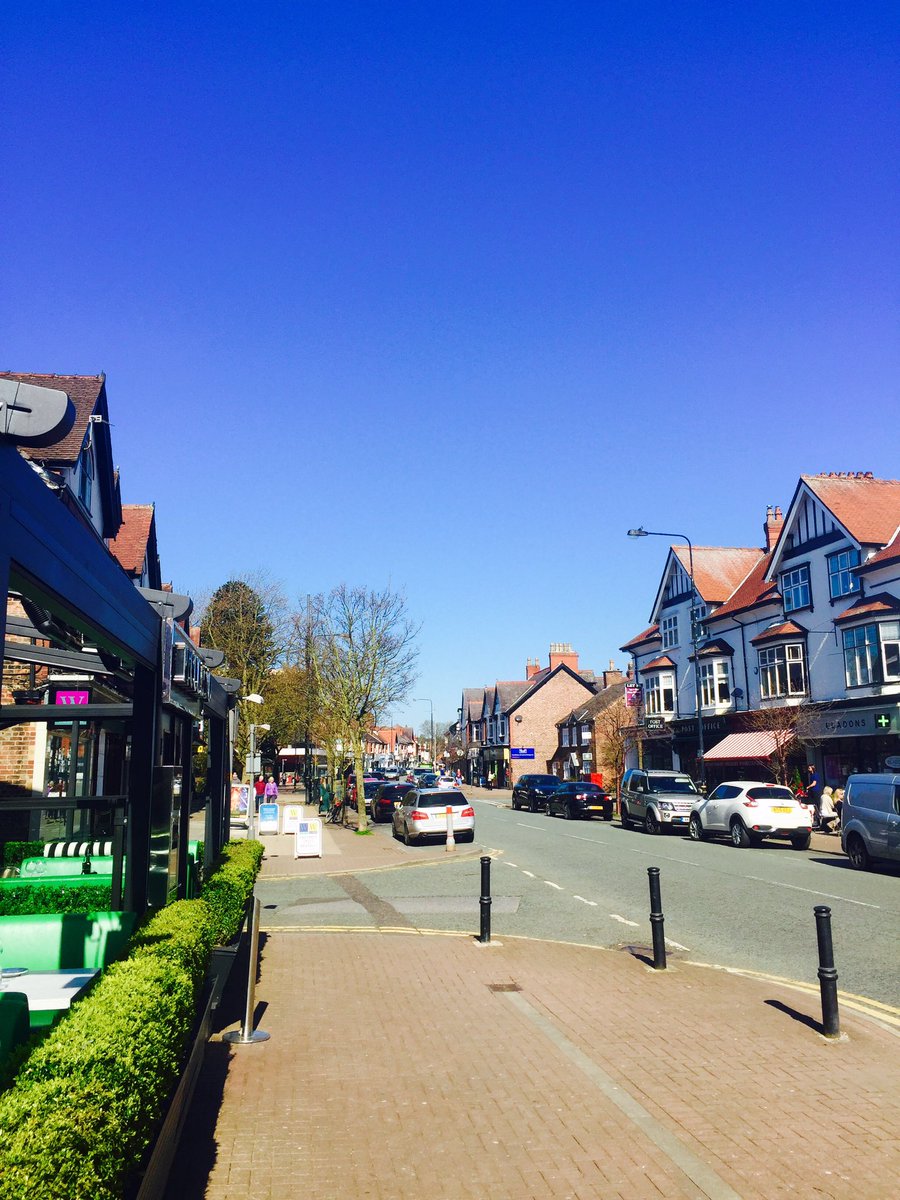 altrinchamtoday's tweet photo. Stunning day in Hale village #altrincham https://t.co/0TH4QUWAPv