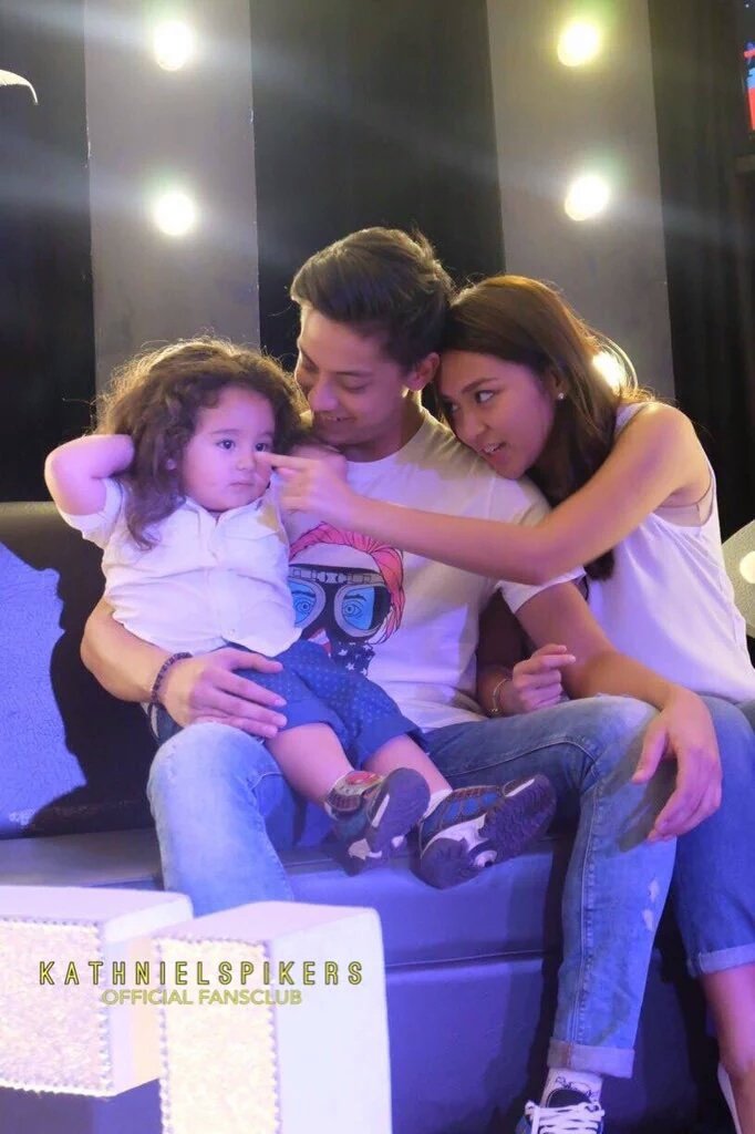 chelle8194's tweet photo. "@clingyclaraaa: Happy Ford Family👪 Soon 💙 

#PwedeNa  #3YearsFromNow 😂😂😂

© https://t.co/JhcAscdLbo"