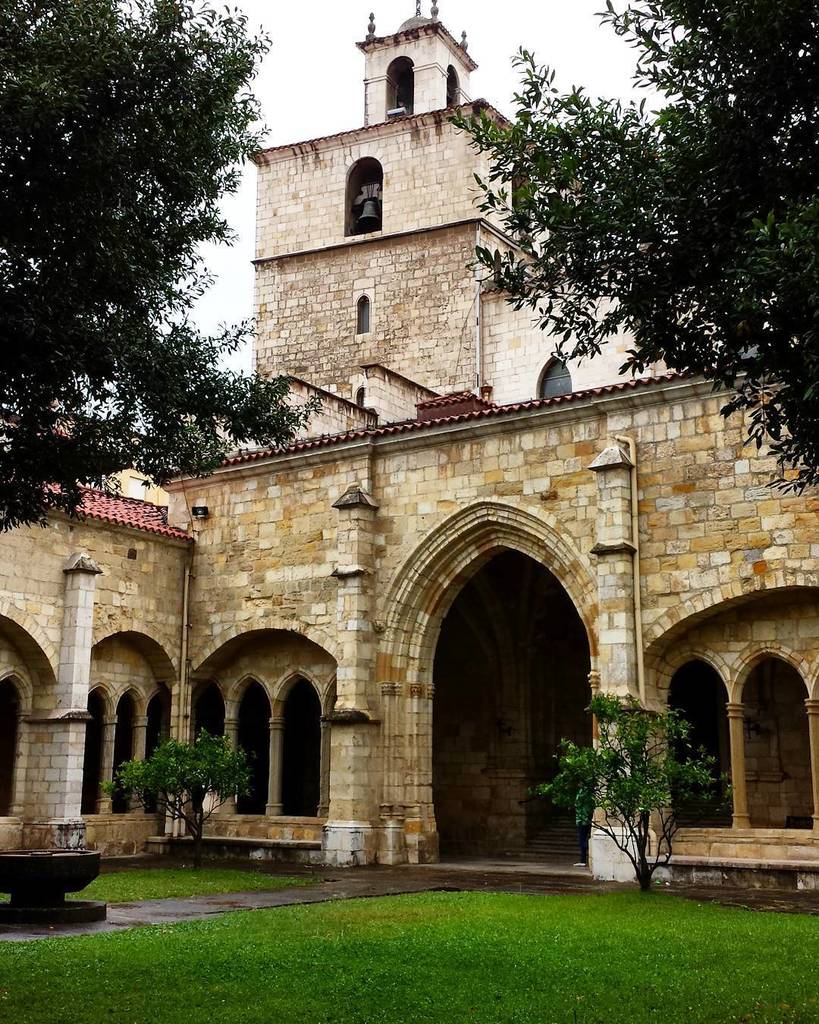 CantabriaTurism's tweet photo. Catedral de Santander 
#catedral #catedraldesantander #santander #santanderdiadia #igersan… https://t.co/KzWl7RS7Uw https://t.co/W248WkNwkn