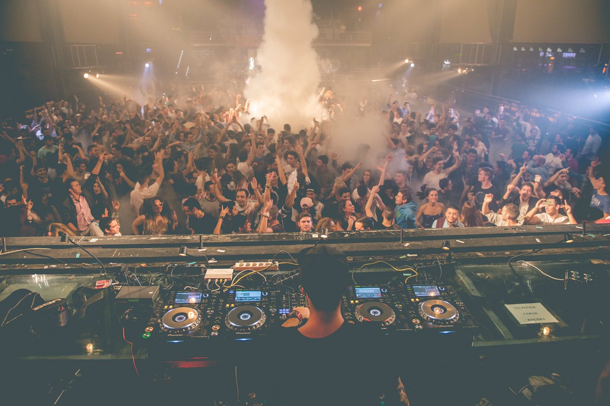 Warm up en Fabrik! 🎶 📸: <a href="/MIKEG_SHOT/">MIKE-G, Miguel Gómez</a> #unitfamily #gshockes