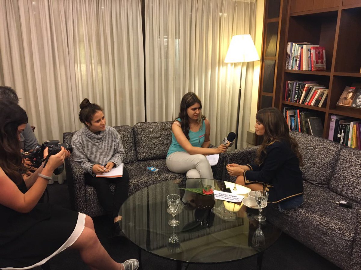 LaliMusica's tweet photo. Dia de entrevistas.  @laliespos en ISRAEL @3MusicaProd https://t.co/0WGdnDRQsT