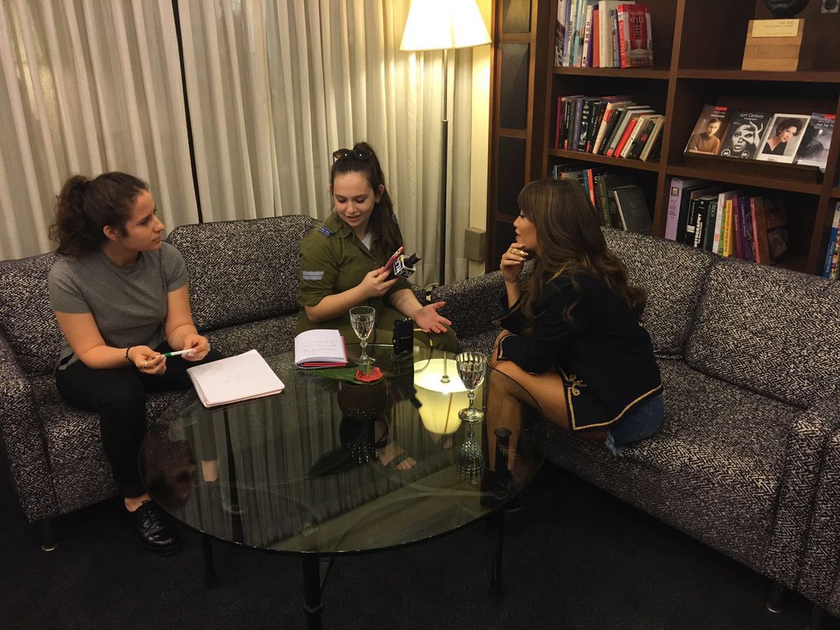 LaliMusica's tweet photo. Dia de entrevistas.  @laliespos en ISRAEL @3MusicaProd https://t.co/0WGdnDRQsT