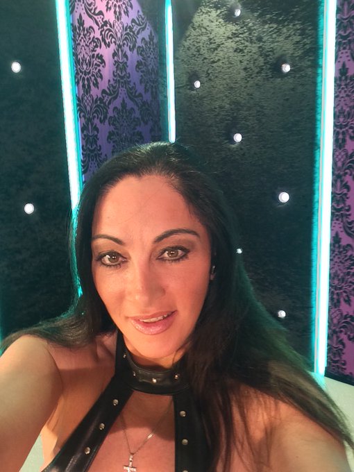 Hi guys come and have some fun with me https://t.co/ksX3u5NuUn