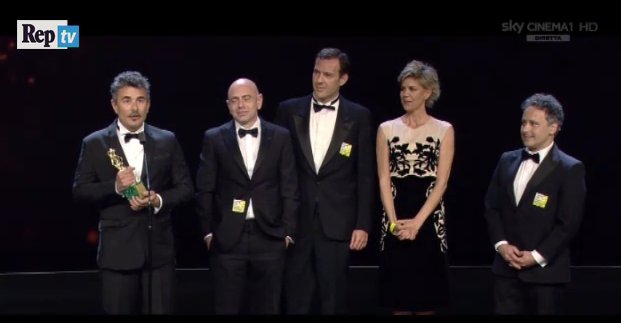 espressonline's tweet image. Paolo Genovese dedica il premio alla verità per Giulio #Regeni - video bit.ly/1SaqD19 #David2016