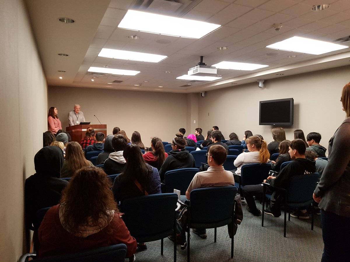 jackielconnell's tweet photo. Gr. 9's @PanAmClinicFDN exploration day with Dr. Hildahl. #COTEWSD1 #WHRA #medicine #indigenous #education https://t.co/Dq5izSTep9
