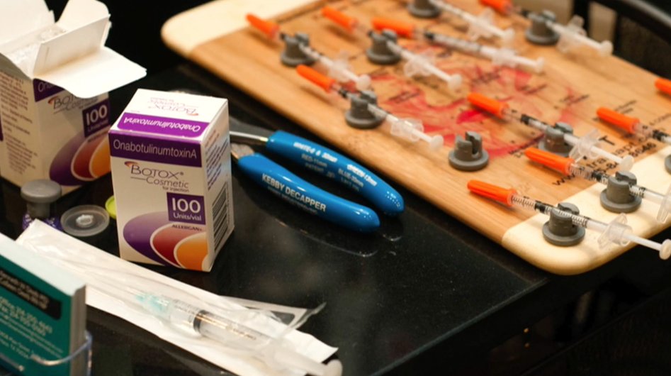 SMU_Look's tweet photo. More &amp; more #millennials are turning to #botox in an effort to combat aging... https://t.co/ugCI3lDTyI https://t.co/6PSMQgGSOH