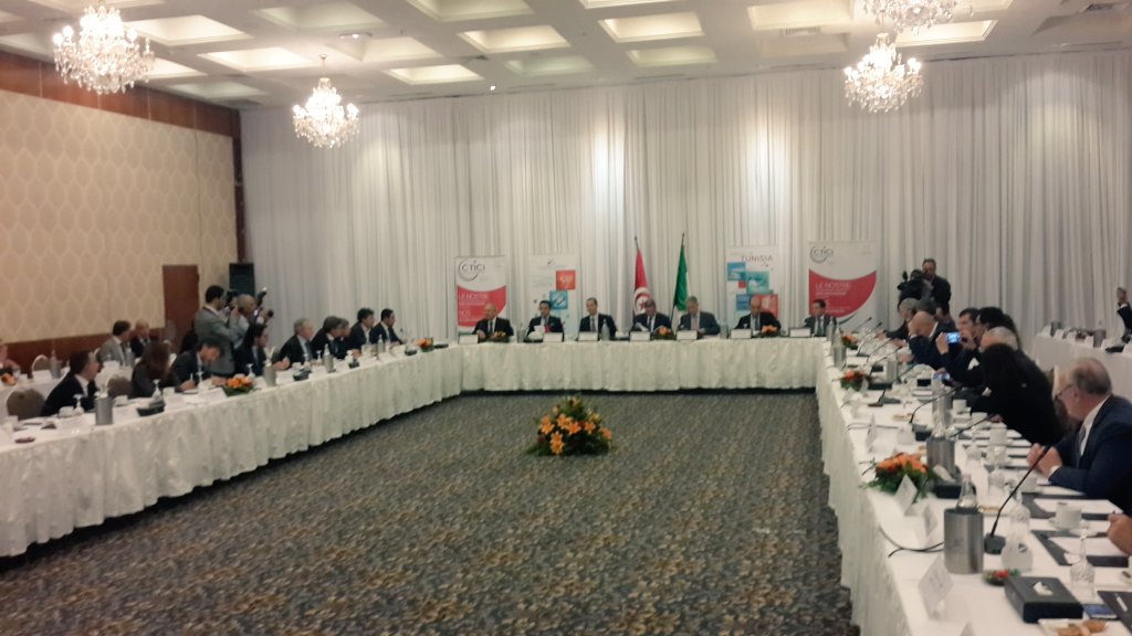 ItalyinTunisia's tweet photo. Rencontre des entreprises italiennes avec le Chef du Gouvernement @Habib_essid et Ministre @Yassine_Brahim #CTICI https://t.co/hSj3hTl3gD