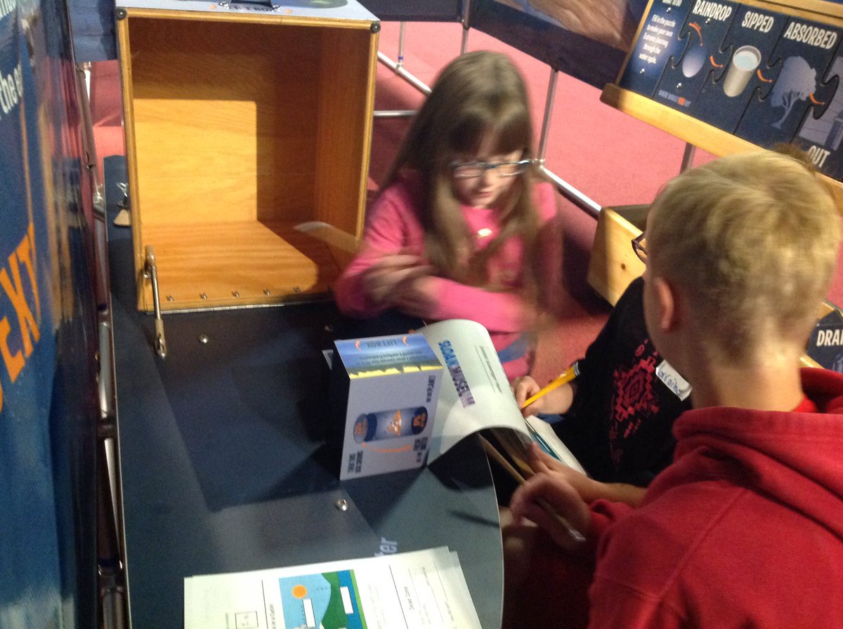 KaczorsThinkers's tweet photo. 3rd Ss enjoying Day 3 at Sloan Museum: Water's Extreme Journey. @SyringDragons @swartz_creek https://t.co/O8sxdiVwf9