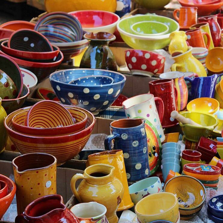 DARAartisans's tweet photo. •Pottery galore• Aix-en-Provence market in Provence, France #wednesdaydining #getawat #travel #france #provence https://t.co/WsFDmuhS3O