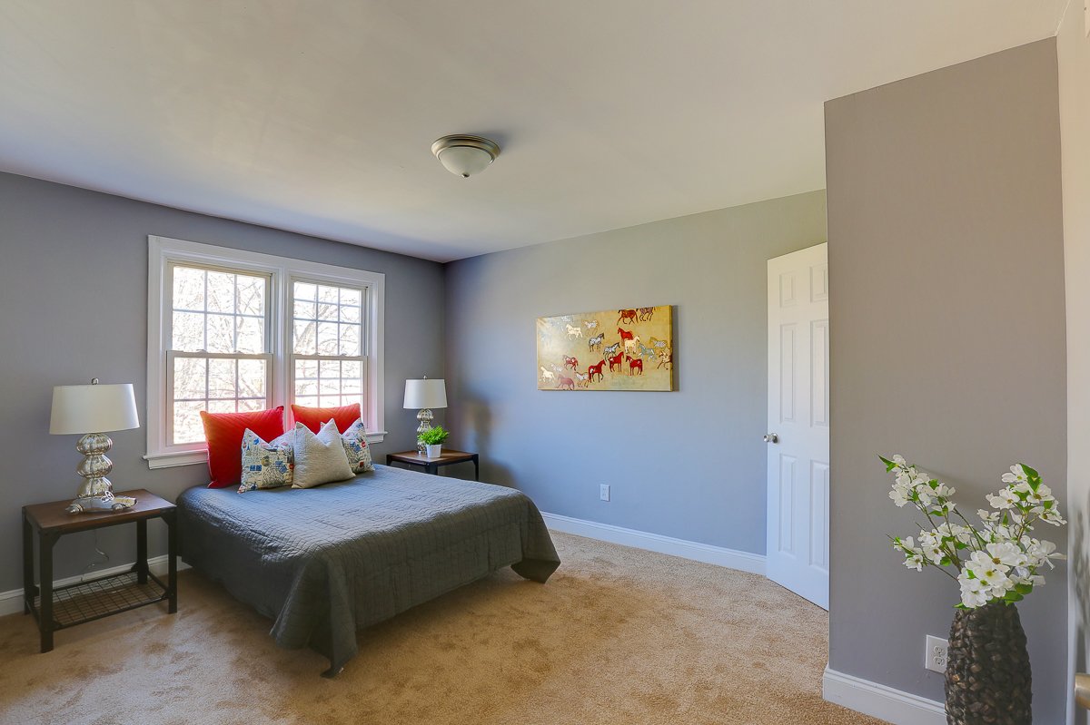 RMG_KW's tweet photo. Come out &amp; see this beautifully renovated home on Yolando THIS Saturday 1-3 or Sunday from 11-1! #BaltimoreHomes https://t.co/ys33LGpTYj