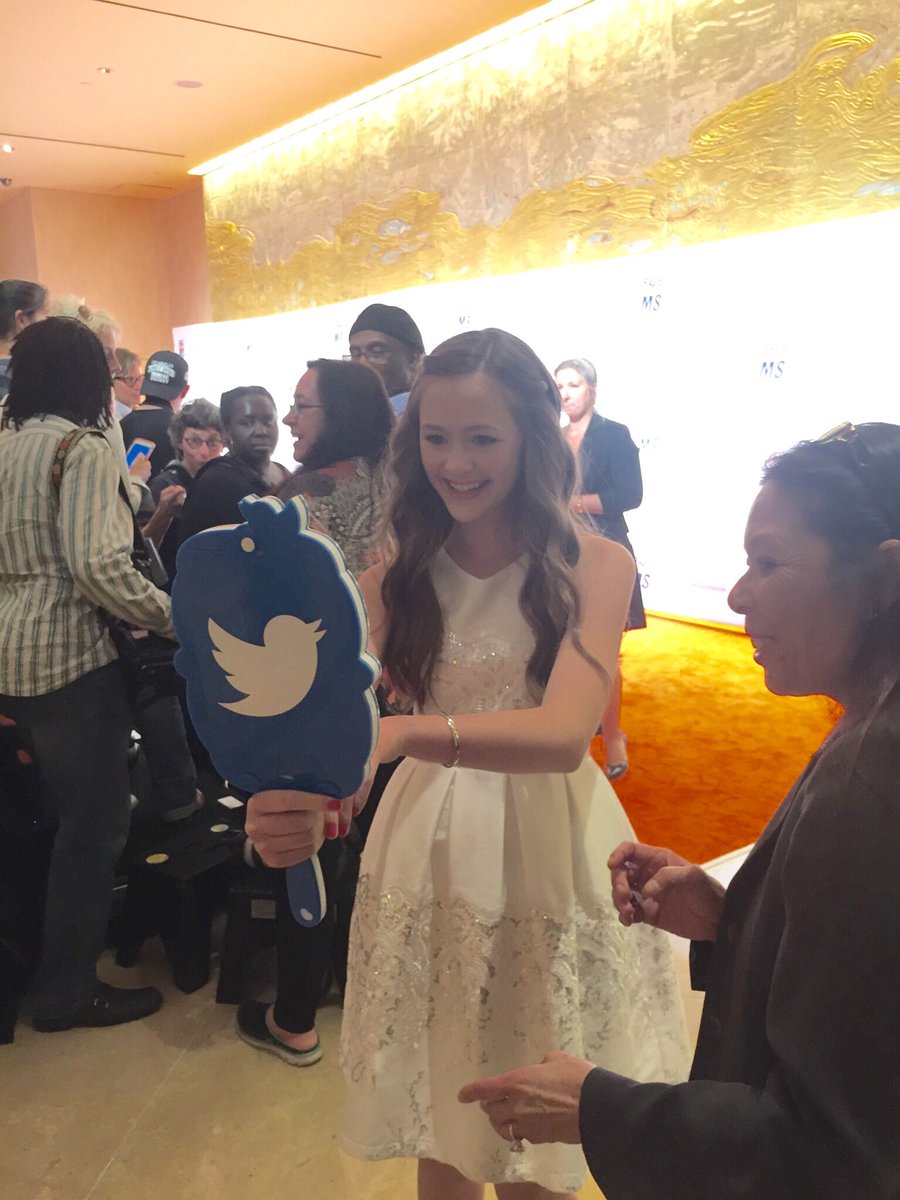 OliviaSanabia's tweet photo. @TwitterMirror #Selfie at the @RacetoEraseMS #Racetoerase #MSGala #orangecarpet https://t.co/FblM9Ab9GN
