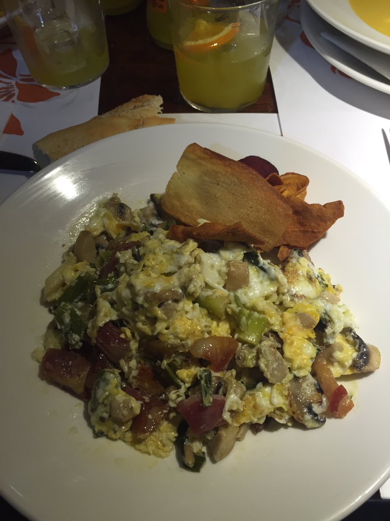 SLO_Melissa's tweet photo. Let's eat! 🙊😁 #SLOlympiade #Madrid #starter https://t.co/dTZjX23jBD