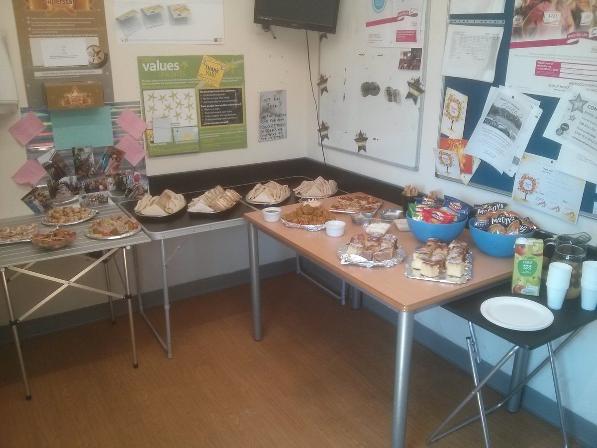 Buffet set up for <a href="/Westcliffe1/">@blackpoolWestcliffe</a> And <a href="/TescoHatfieldAv/">Tesco fleetwood hatf</a> :)