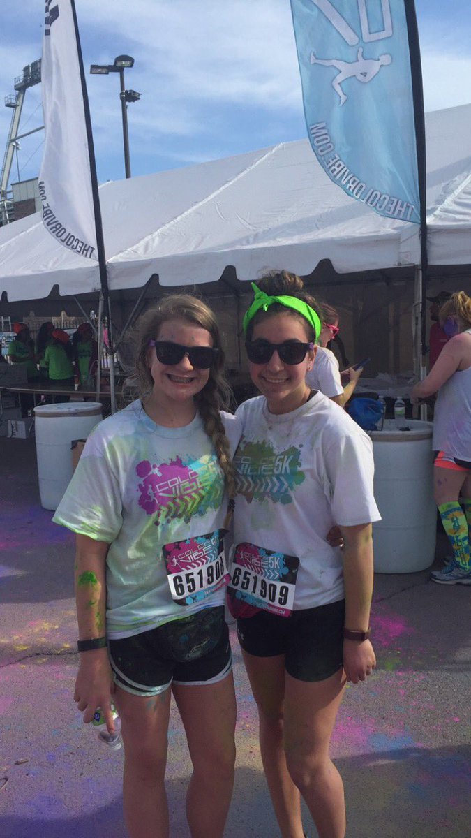 amanda_simon37's tweet photo. happy birthday Lauren!! your the best friend and neighbor! love ya❤️@Lauren19834672 https://t.co/asRQU2DgKm
